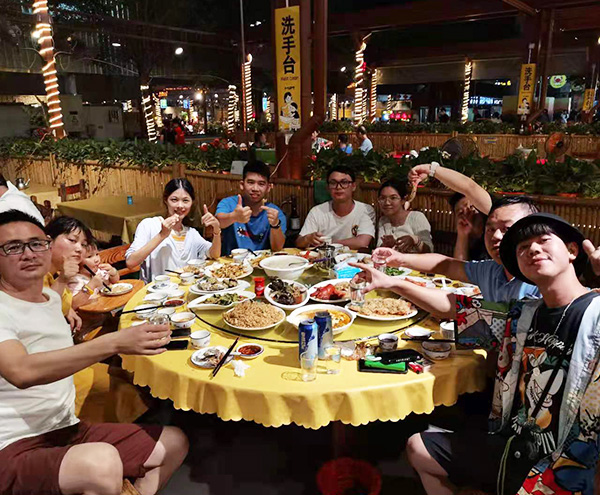 團(tuán)隊(duì)聚餐